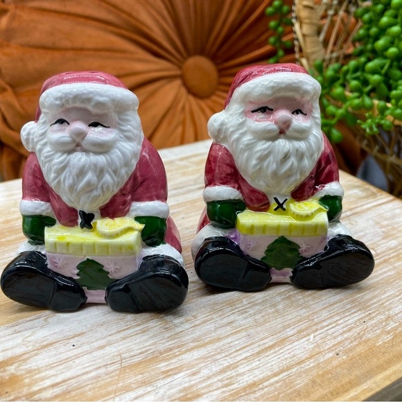 Other - Santa Claus Salt and Pepper Shaker Set of 2